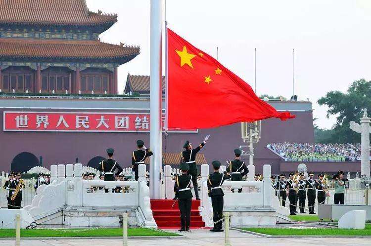 在网络里认识的男的给女的每个月7000块钱这钱是否可以收下就是要与女的搞对象？游戏画面