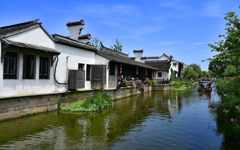 郭富城老婆方媛近照,36岁穿修身裙秀辣妈身材,大长腿很养眼